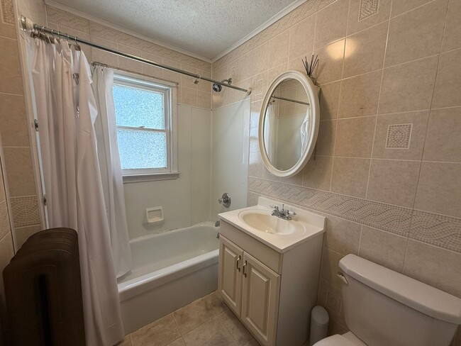 Building Photo - 99-101-101 Mooreland St