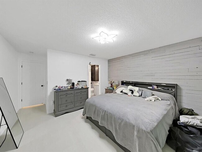 Building Photo - 18126 Paradise Point Dr