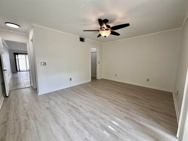 Building Photo - 400 Cambridge Cir