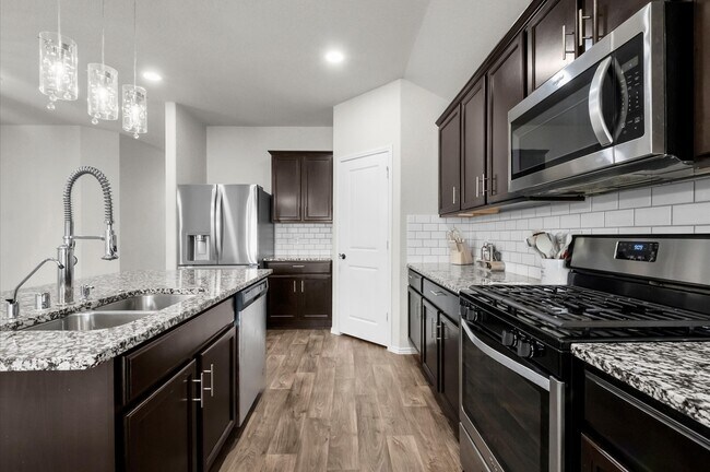 Building Photo - 8207 Amaryllis Ct