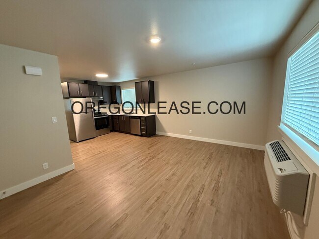 Primary Photo - Newer 2-Bedroom Apartment located off Jasp...