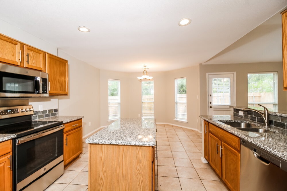 Building Photo - 809 Pace Dr