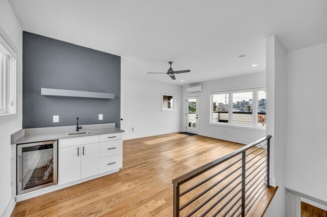 Building Photo - 3325 Felicia St