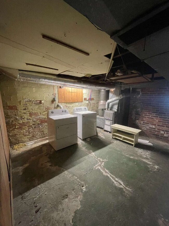 Building Photo - Cozy 3-Bedroom in Greensburg – Walk to Shopping & Dining!