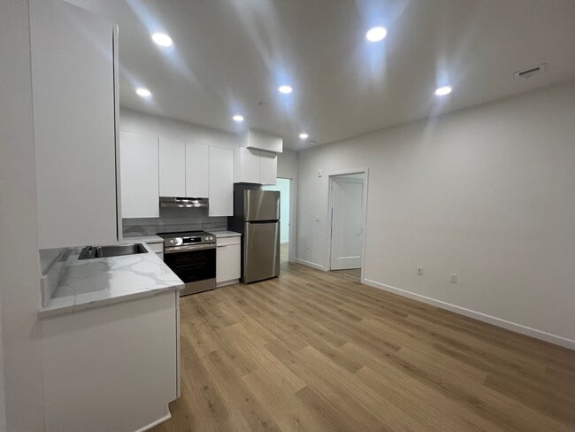Building Photo - 2900 S Orange Dr