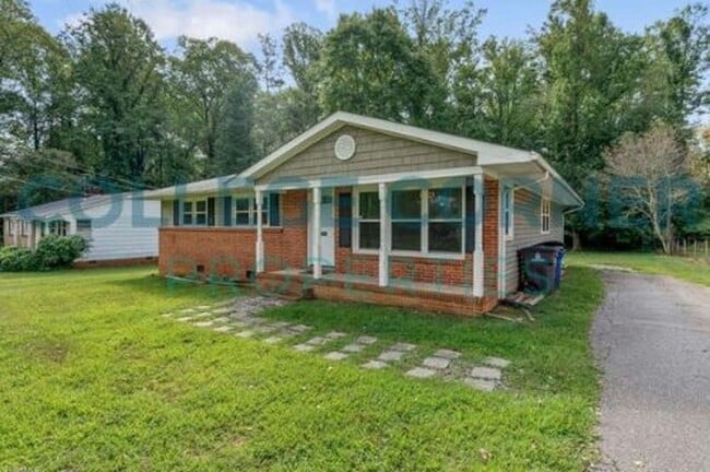 Building Photo - 639 S Poplar St