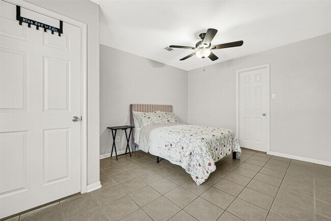 Building Photo - 18875 Ferney Ln