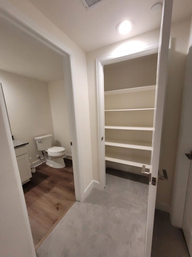 Building Photo - 820 Promenade Dr