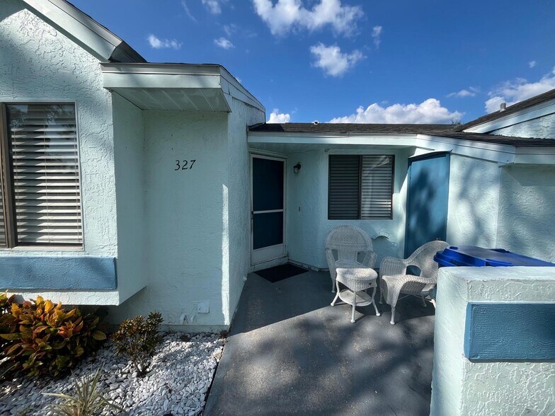 Building Photo - 327 Lake Placid Ct