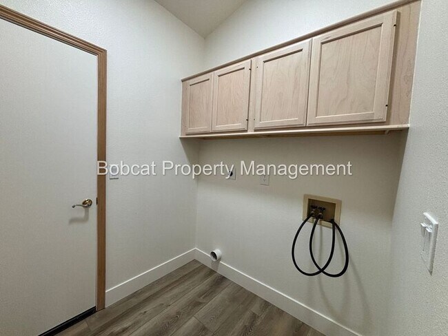 Building Photo - 1300 Bridle Way