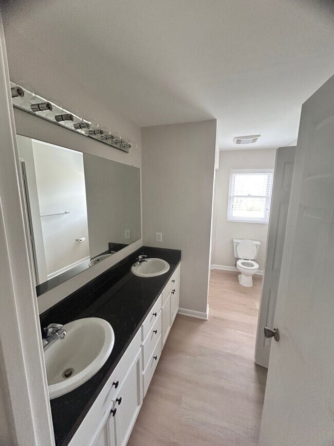 Building Photo - Peaceful Country Living