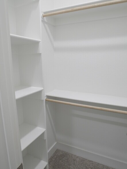 Building Photo - 17 Eastleigh Cir