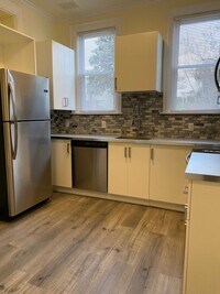 Building Photo - Updated 1 Bedroom Apartment now available!