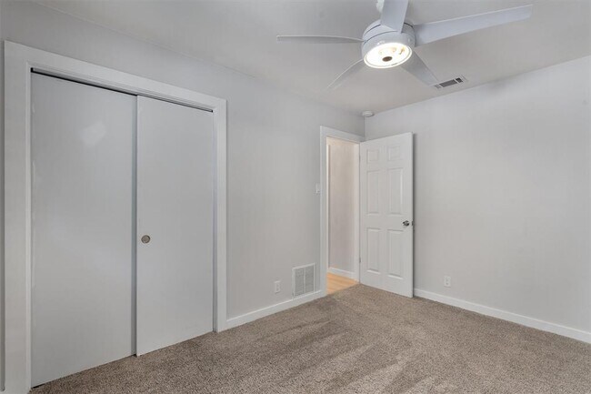 Building Photo - 902 Acorn Oaks Dr