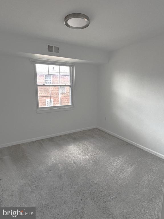 Building Photo - 822 South Ave