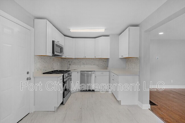 Building Photo - 4902 Gilray Dr