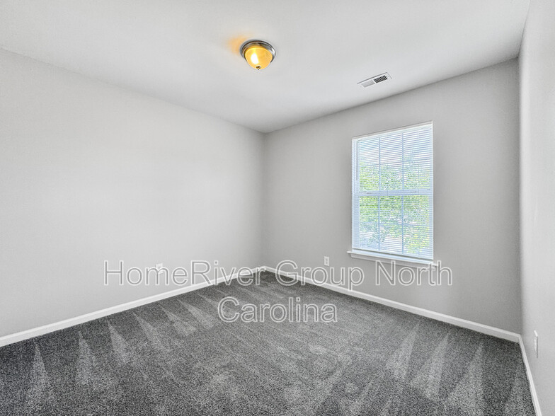 Building Photo - 1437 Crandon Dr