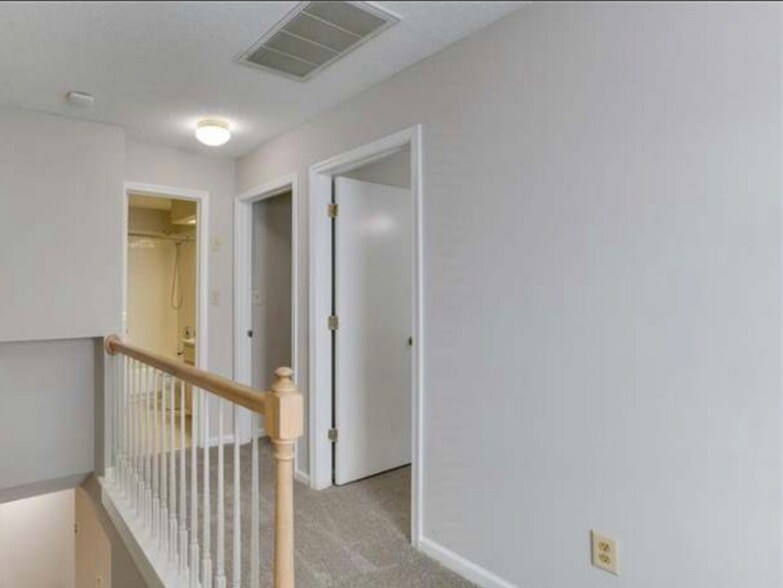 Building Photo - 1005 Winged Foot Ct