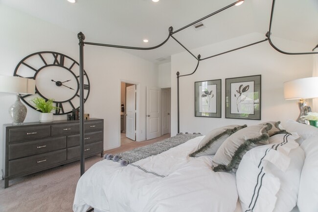 Building Photo - 438 Lake Day Dr