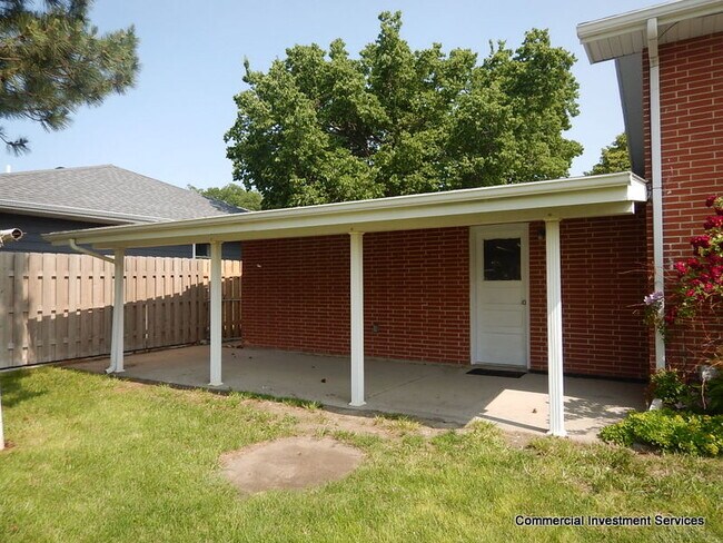 Building Photo - 2214 Anna Ave