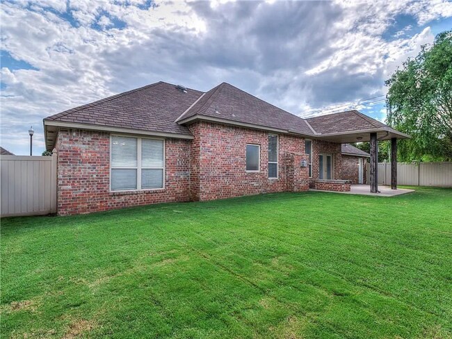 Building Photo - Gorgeous 3 bed, 2 bath home in NW OKC/Edmo...