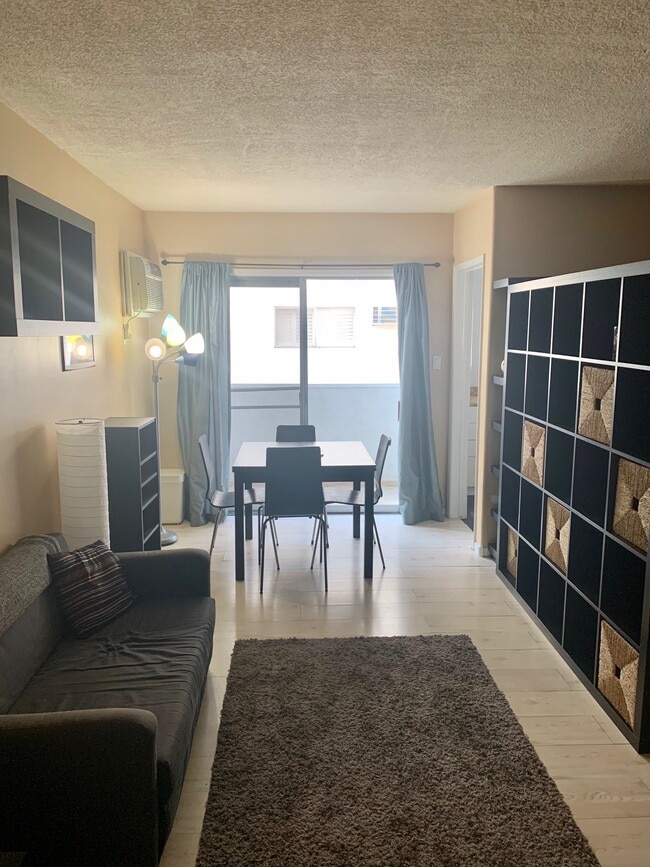 Building Photo - 960 Larrabee St