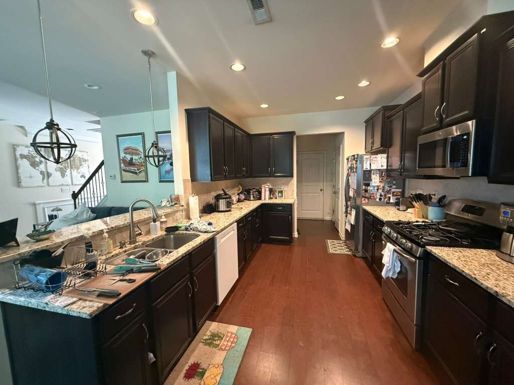 Building Photo - 530 Whitworth Ln