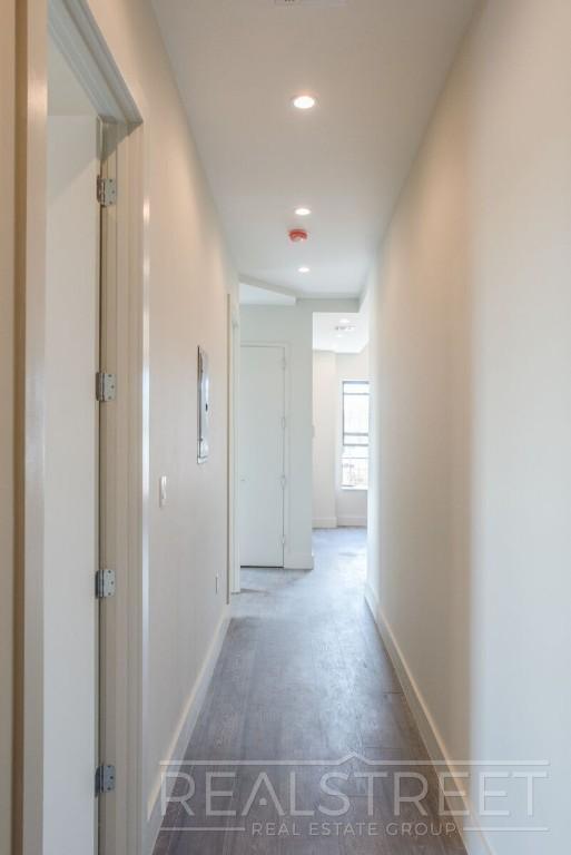 Building Photo - Stunning Large 2 Bed in Crown Heights