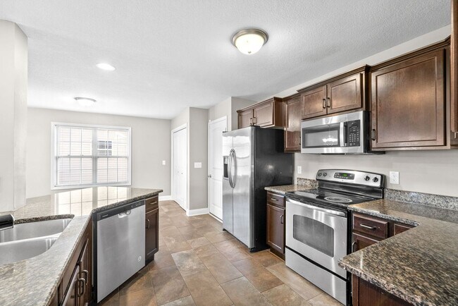 Building Photo - Three Bedroom with Bonus in Franklin Meadows!