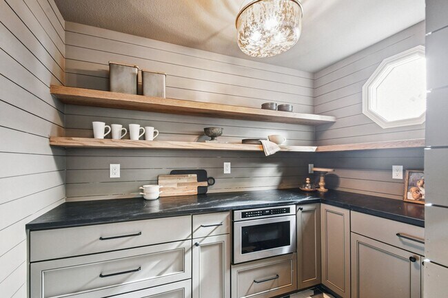 Building Photo - Stunning Cherry Hills Luxury Rental | 5bd/...