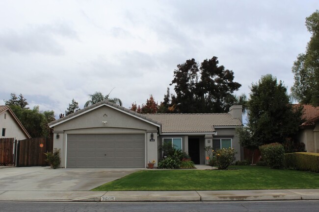 Primary Photo - Riverlakes Home with Solar