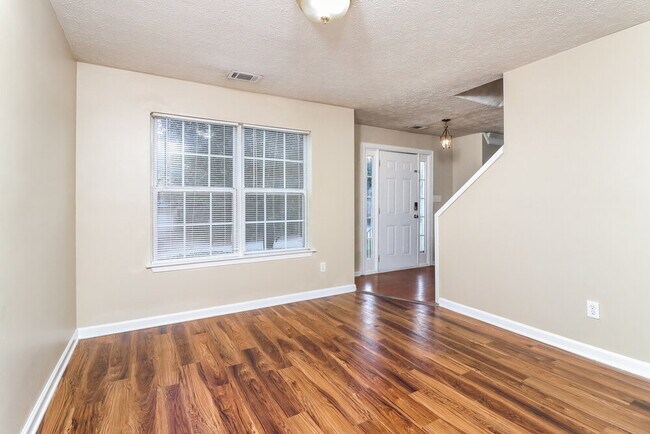 Building Photo - 841 Revena Dr