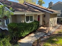 Building Photo - Beautiful 4 bedroom 2.5 bath home in Oak Park