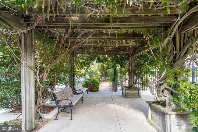 Building Photo - 8350 Greensboro Dr