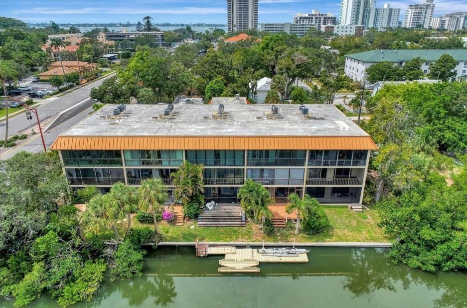 Building Photo - 1650 Pine Tree Ln