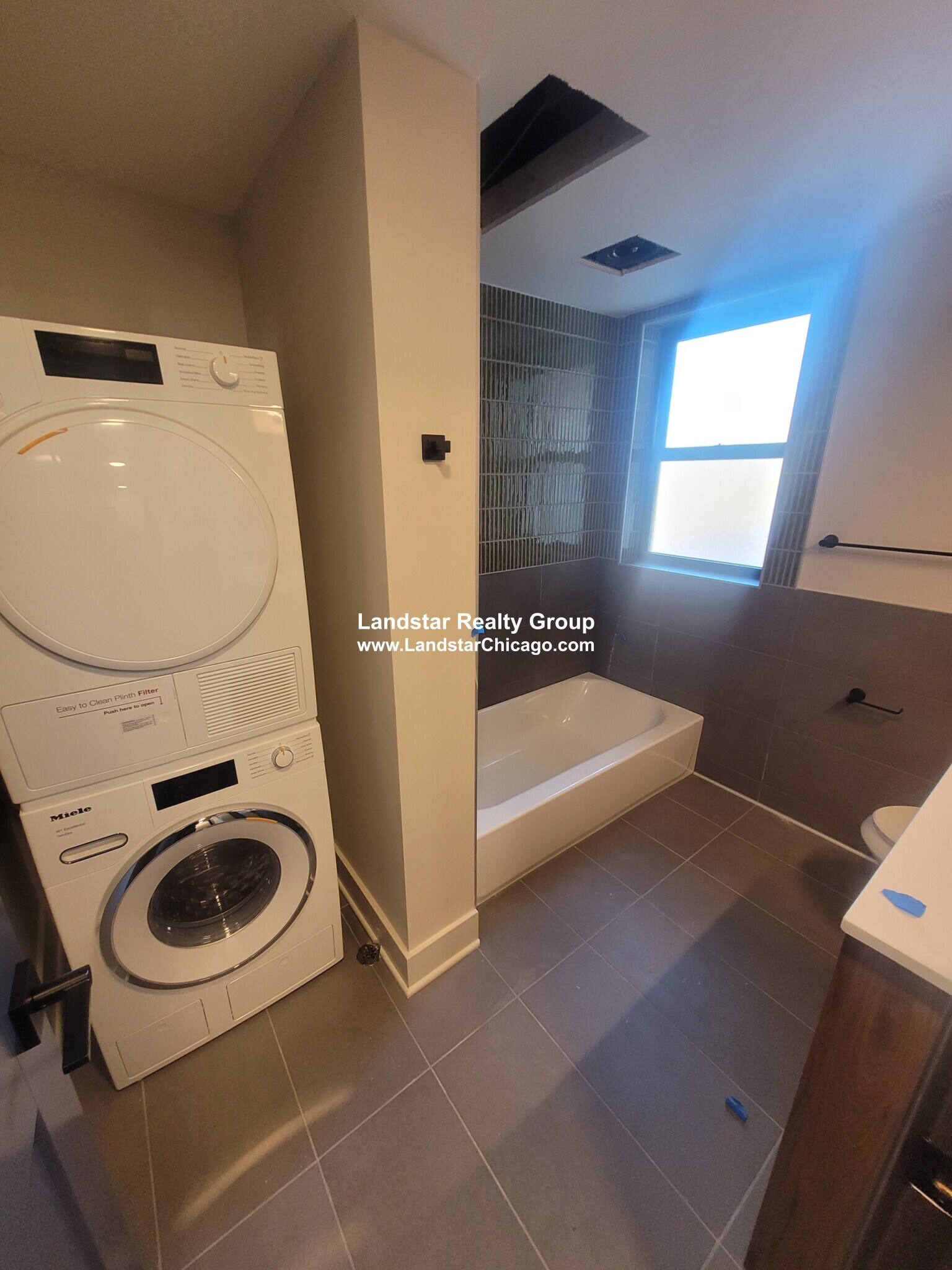 Building Photo - 1241 Chicago Ave