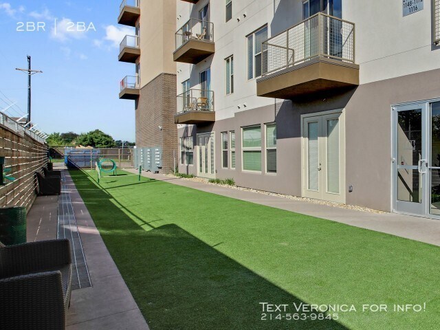 Building Photo - 2660 Apartments