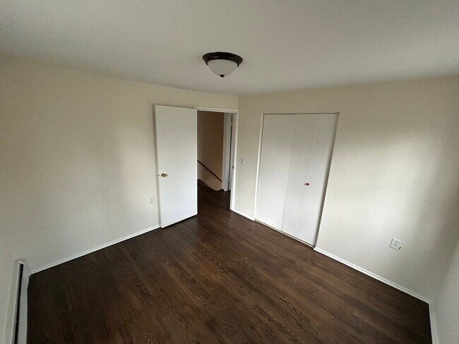 Building Photo - 5 Woodlawn Ave