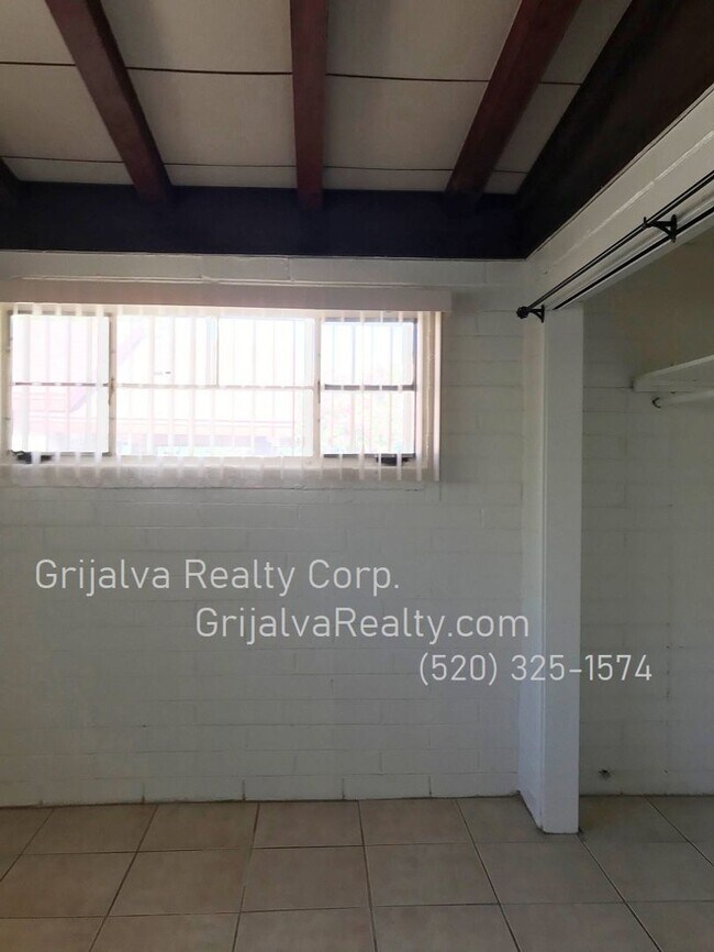 Building Photo - 744 W Nevada St