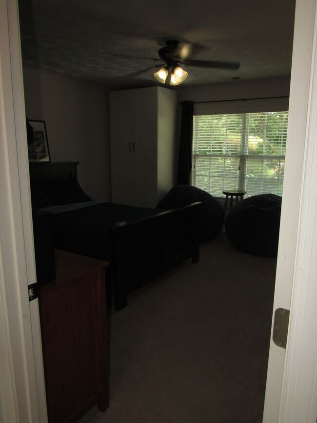 Building Photo - 2084 Kittridge Dr