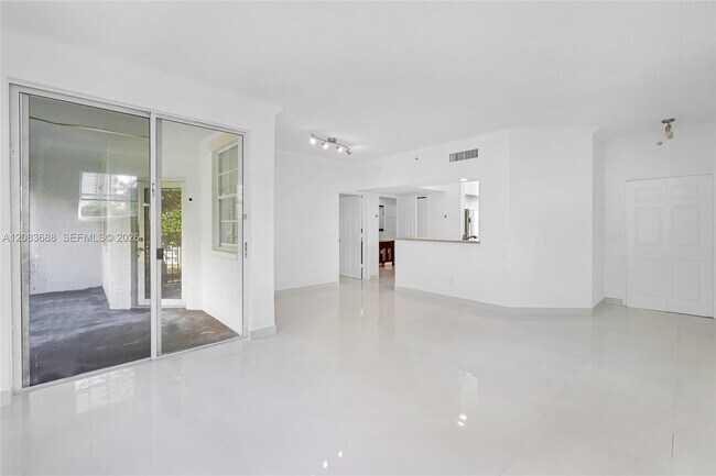 Building Photo - 3125 NE 184th St