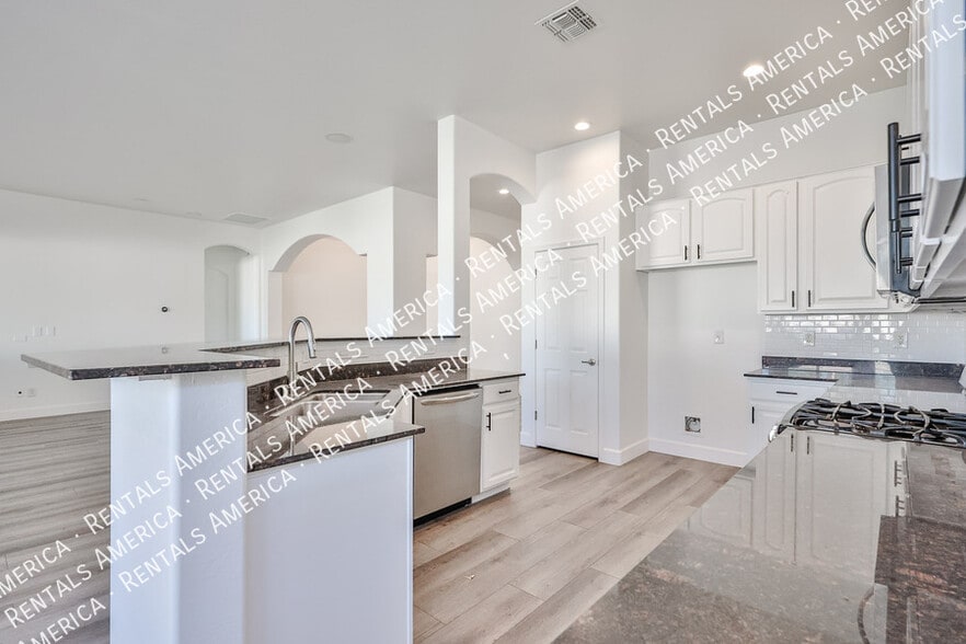 Building Photo - 10320 W Cashman Dr