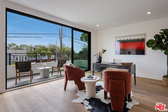 Building Photo - 1247 1/2 W Bellevue Ave