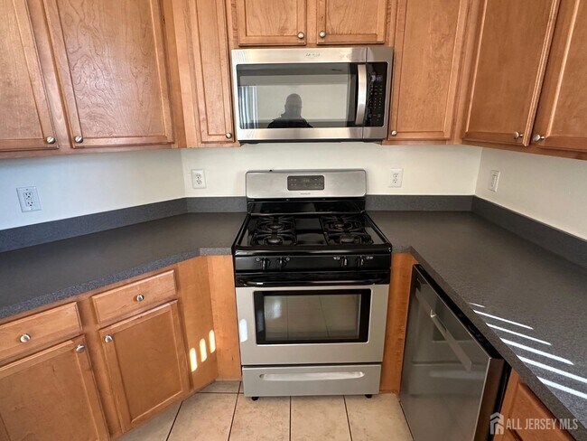 Building Photo - 45 Roosevelt Ave