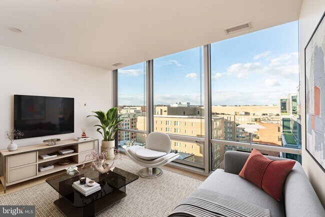 Primary Photo - 1110 23rd St NW