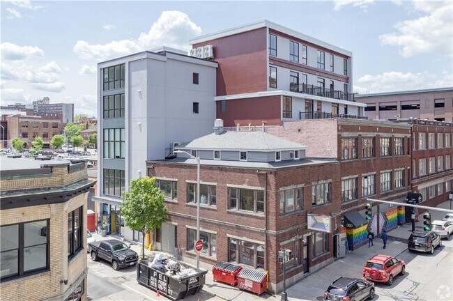 Primary Photo - 71 Richmond St