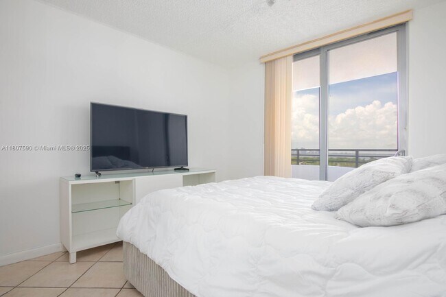 Building Photo - 5555 Collins Ave