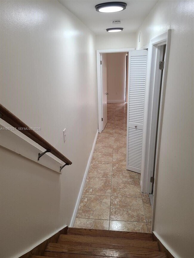 Building Photo - 4020 Del Rio Way