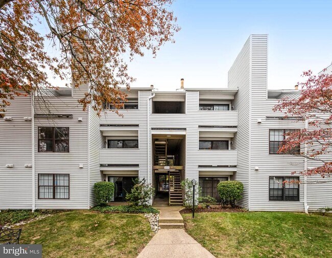 Building Photo - 1603 Carriage House Terrace