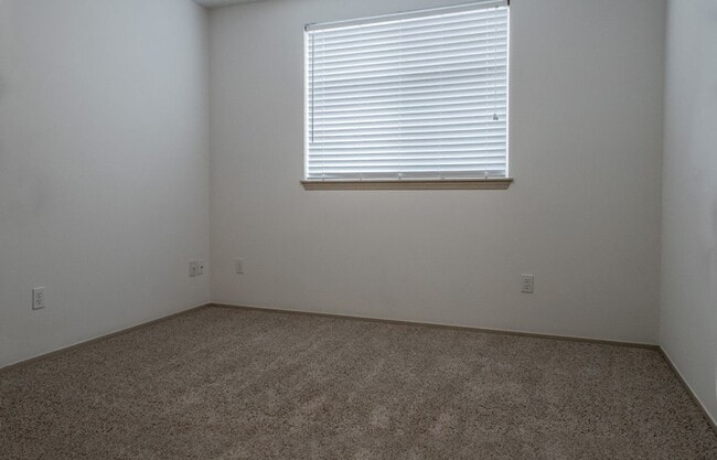Building Photo - Beautiful home in private cul-de-sac on Gl...